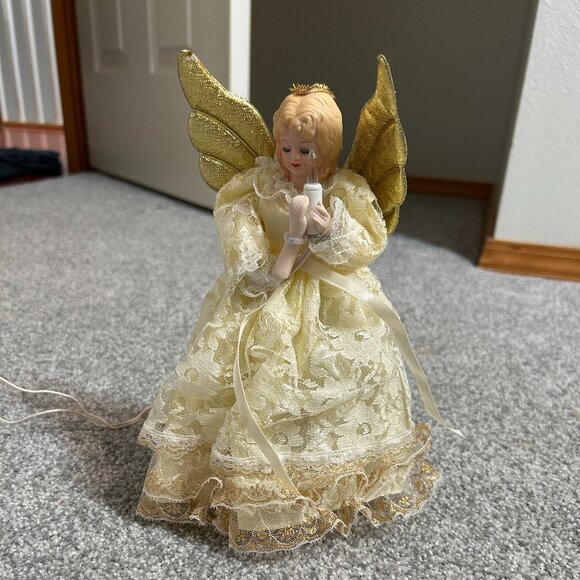 Classic Angel Tree topper with lights - Picture 1 of 7